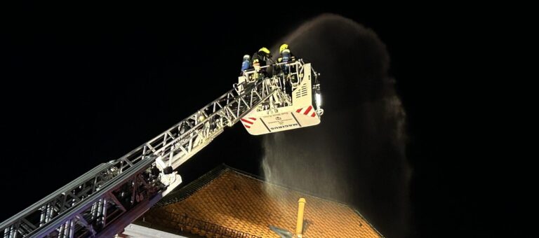 8 neue Drehleitermaschinisten